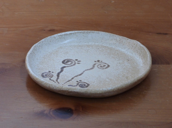 うずまき柄　陶製皿B 1枚目の画像