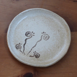 うずまき柄　陶製皿B 2枚目の画像