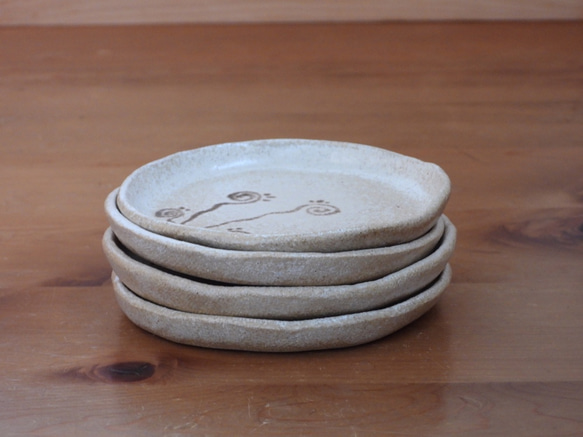 うずまき柄　陶製皿B 6枚目の画像