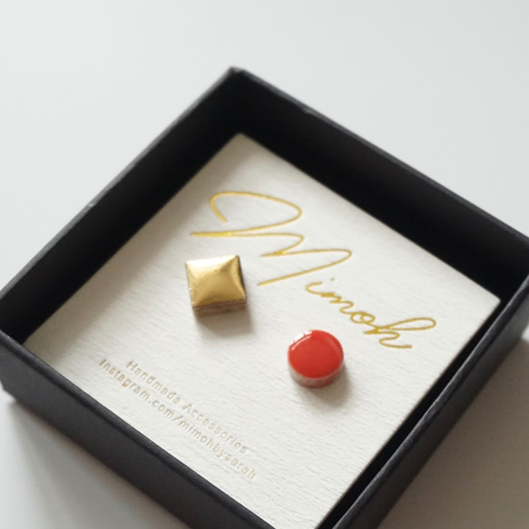 ゴールデンダイヤモンドと赤い丸みのイヤリング 1枚目の画像