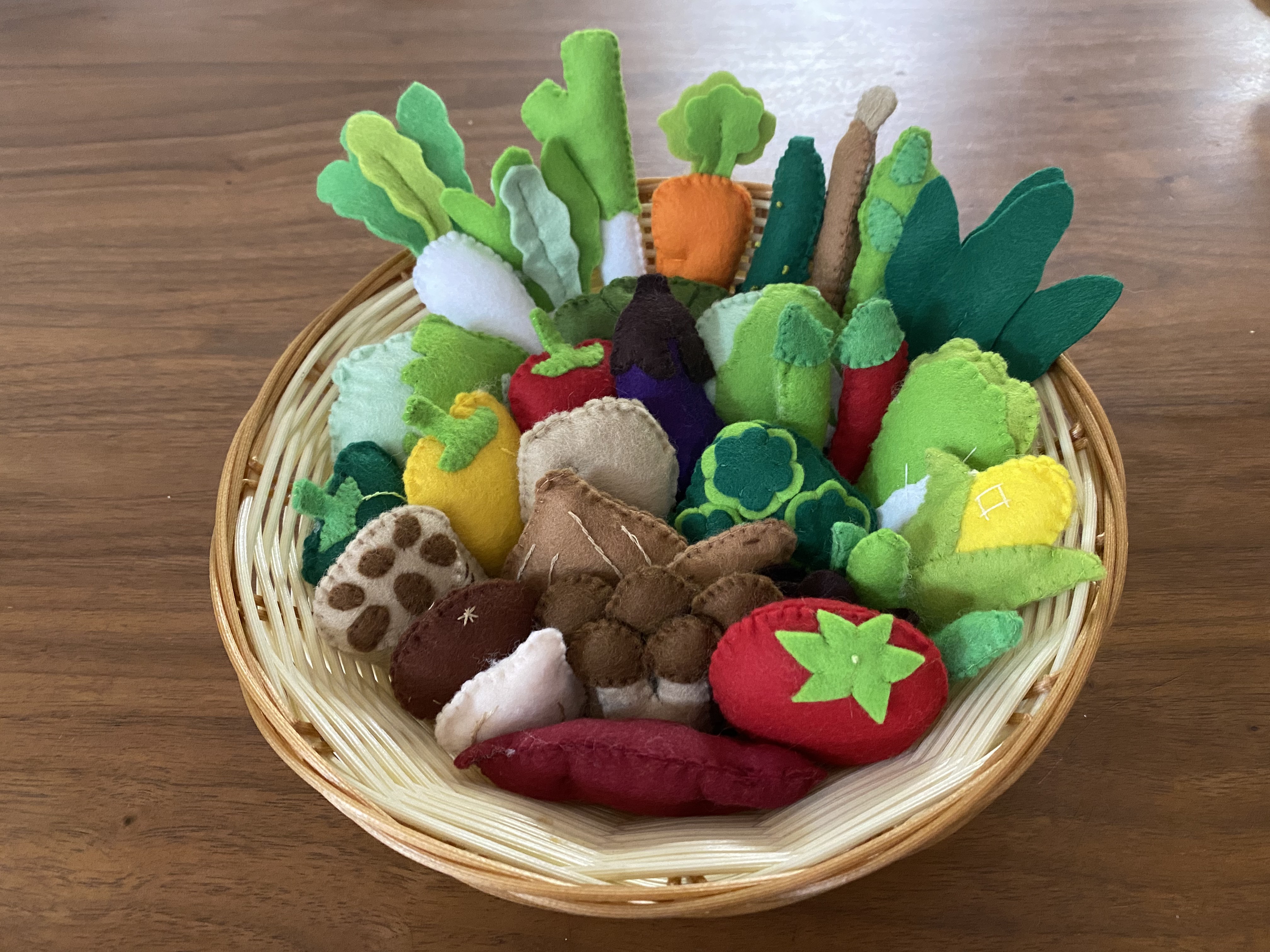 あや。フェルト　フルーツ 食育 いっぱ〜い お野菜もりもり　 カラフル