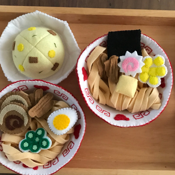28 フェルトままごと　ラーメンバッグ　オーダーページ 一晩でラーメン屋さん🍜になりました😂😂 . . 久しぶりに作っ