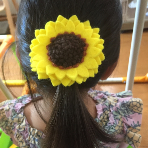 フェルトで作ったひまわりヘアゴム ヘアゴム hanana 通販