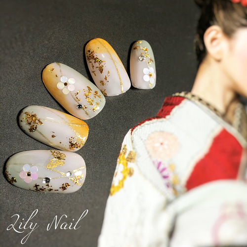 再販…】カーキとオレンジフラワーネイル ネイルチップ（つけ爪