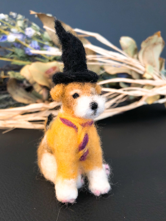 ハロウィン 羊毛フェルト犬 （ワイヤーフォックステリア） 1枚目の画像