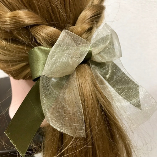 プリンセス風大人可愛いヘアリボン ゴム カーキ色のサテンリボン