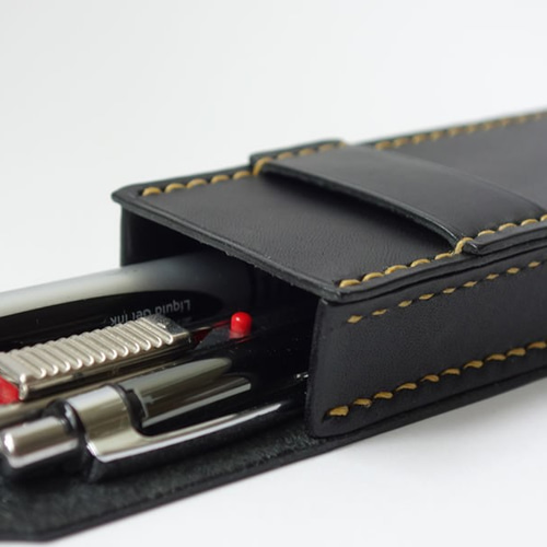 スリムな縦型かぶせ蓋ペンケース【総手縫い／本革／受注生産 革