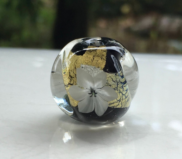 とんぼ玉 白百合 金銀 ひねり とんぼ玉 あめふり 通販｜Creema 