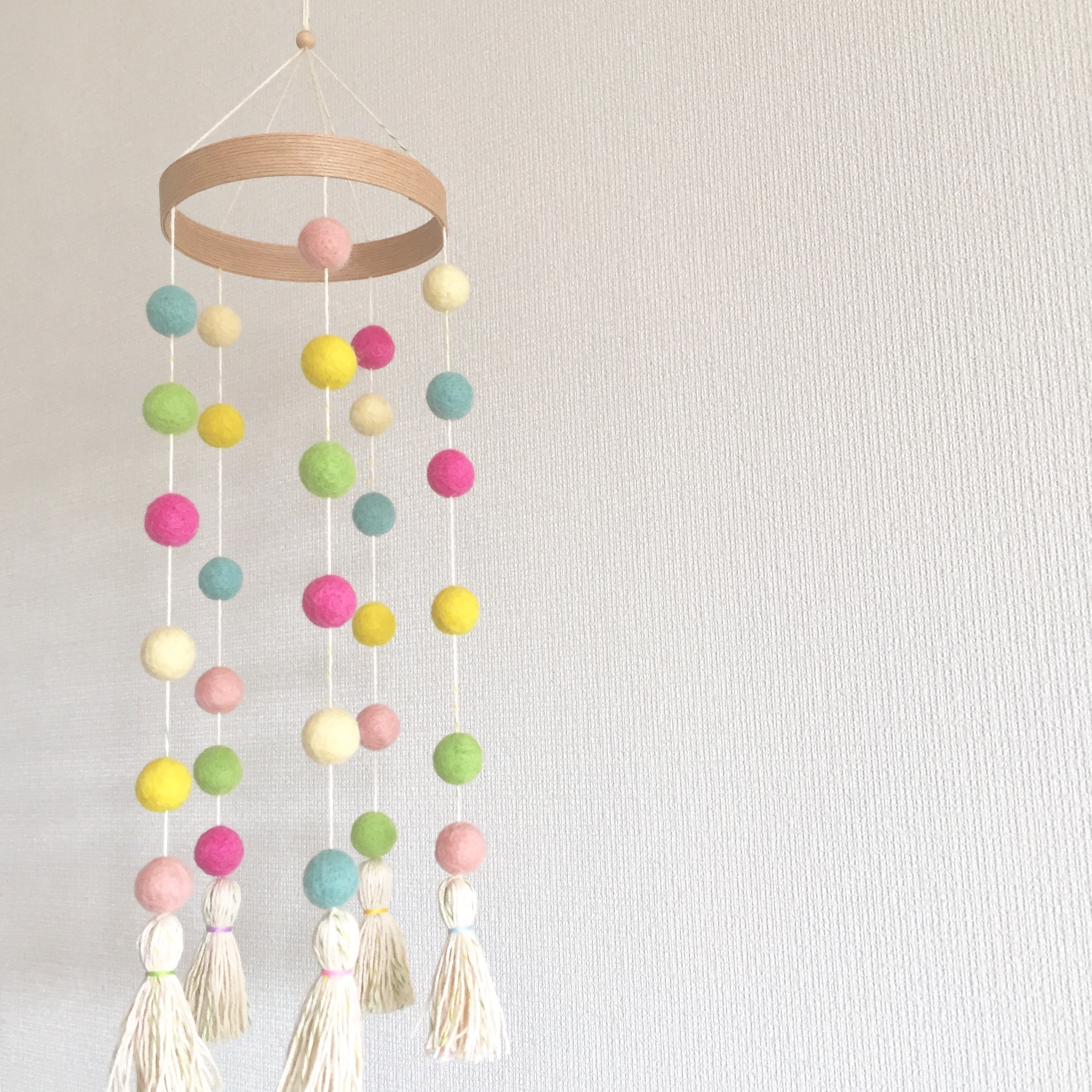 キャンディタッセルモビールつるし飾り 羊毛フェルト