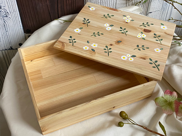 木製ランチボックス【白いお花】 2枚目の画像