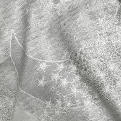 お月様柄ジャガード織、綿100%生地、薄グレー（抗菌防臭加工）115cm×100cm 2枚目の画像