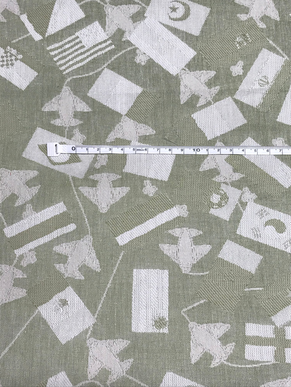 世界の国旗柄ジャガード織、綿100%生地、薄カーキ（抗菌防臭加工）115cm×100cm 2枚目の画像