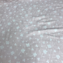 綿100%トリプルガーゼ四葉のクローバーベー薄いピンク白生地（抗菌防臭加工） 3枚目の画像