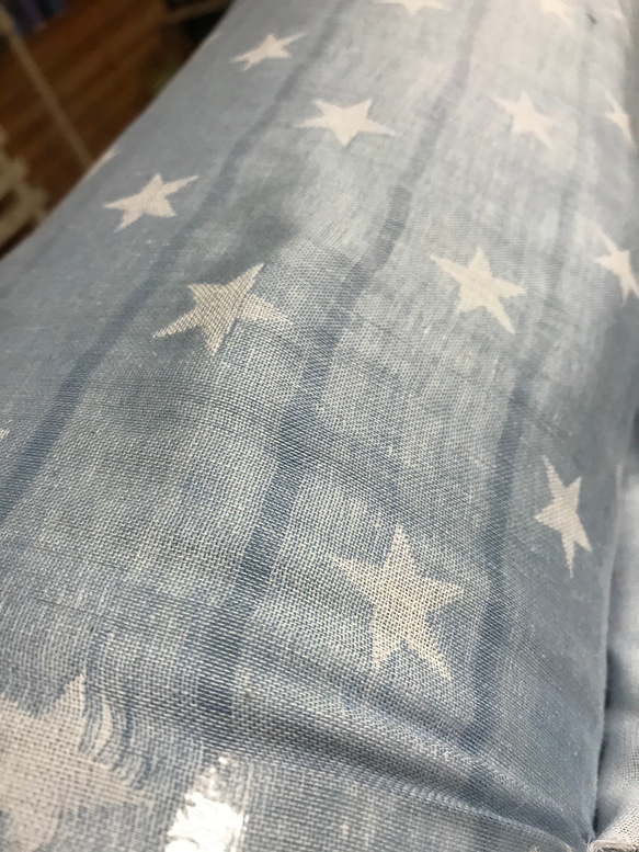 ジャガード織トリプルガーゼ綿100%生地お星様柄薄い紺色（抗菌防臭加工） 3枚目の画像