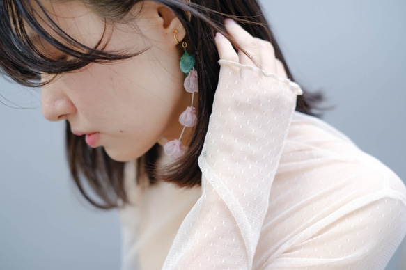 装苑掲載】reaの人気定番！オーガンジーの蕾花三つ串のイヤリング 