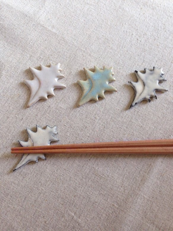 海の巻き貝の箸置き（白、水色、粉引） 2枚目の画像