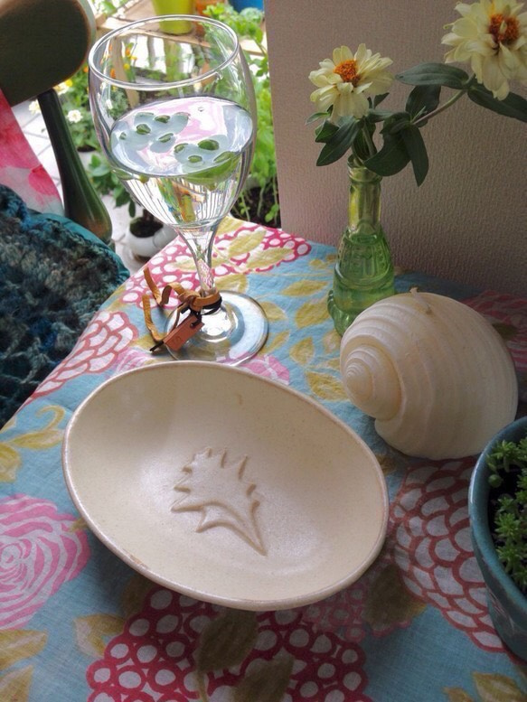 海のグラタン皿（カイ柄、アイボリー） 1枚目の画像