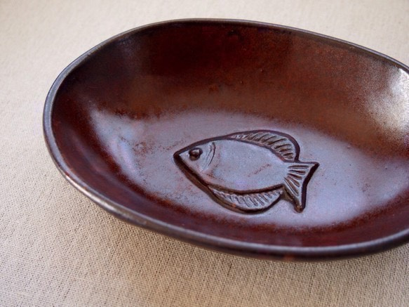 海のグラタン皿（イシダイ柄、茶） 2枚目の画像