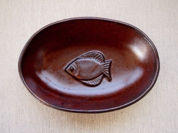 海のグラタン皿（イシダイ柄、茶） 3枚目の画像