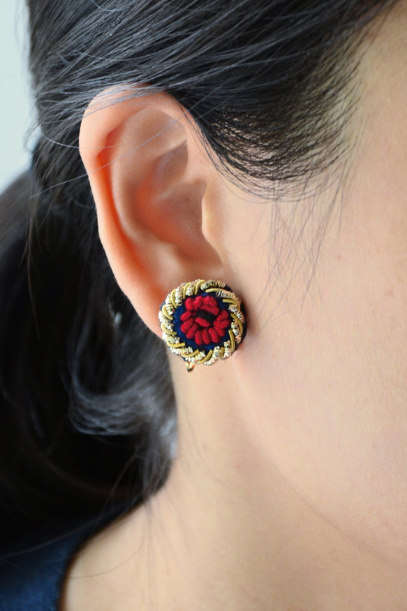 虞美人花．Red Poppy Flower．刺繡圓形夾式耳環 第1張的照片