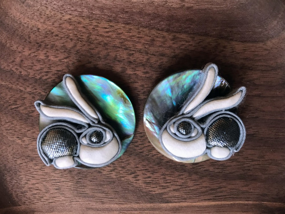 月とウサギ。 Fritillary純銀製のイヤリング。伝統的なcheongsamフラワーボタン技術で作られた 7枚目の画像