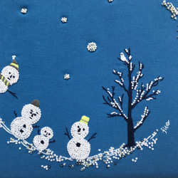 手刺繍　ファブリックパネル「雪ダルマMeeting　sn#2」刺繍パネル 6枚目の画像