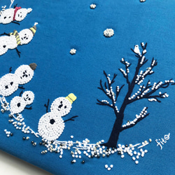 手刺繍　ファブリックパネル「雪ダルマMeeting　sn#2」刺繍パネル 4枚目の画像