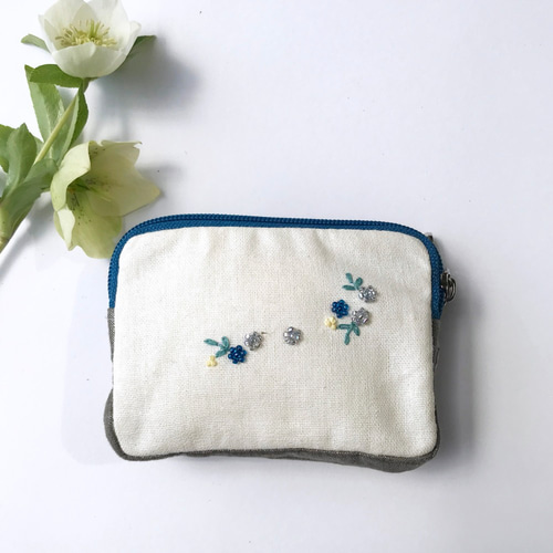 絶対おススメのポーチ「プチプチ花リース」手刺繍 Wファスナー