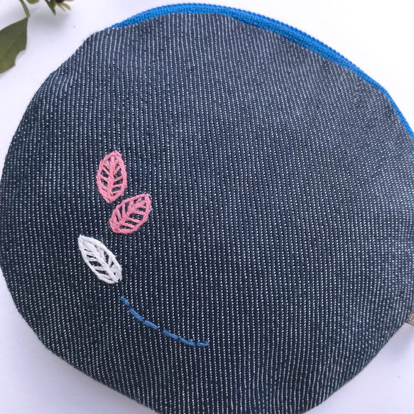 刺繍 ICカードポーチ「葉っぱラダイス」 4枚目の画像