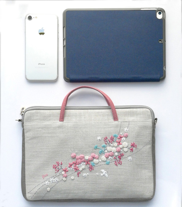 サコッシュ　タブレットポーチ　手刺繍「流れ花　ピンク」　ショルダーストラップ付　 5枚目の画像