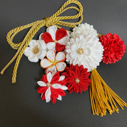 再販受け　つまみ細工髪飾り　　水引リボン　紅白　ゴールド　ラインストーン 再販受け つまみ細工髪飾り 水引リボン 紅白 ゴールド ラインストーン