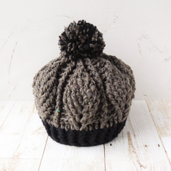 リーフな編み目のニット帽（オリーブ×ブラック） 1枚目の画像