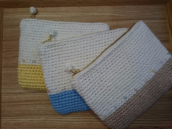 手編みのシンプル+ビーズポーチ　ブルー 1枚目の画像