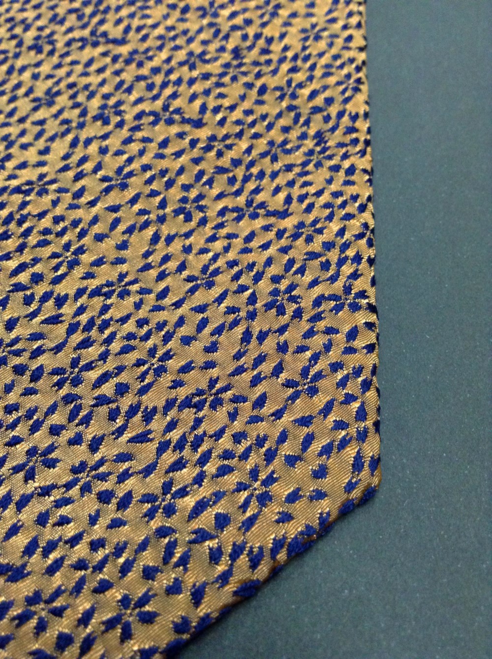 「京織」　TATINOYA オリジナルネクタイ　【小桜】