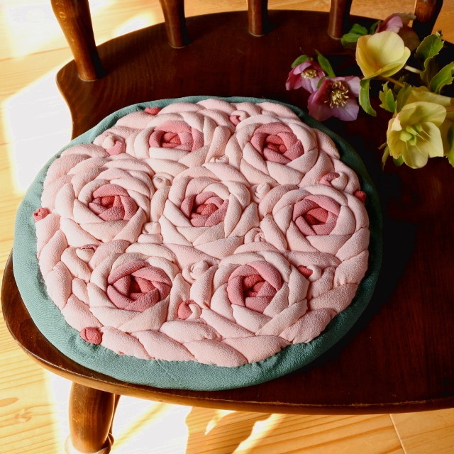 ふっくらローズのクッション u