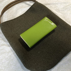 国産ウール・ツイード・くたっとまる bag・カーキグリーン・軽量・くったり・A4 3枚目の画像