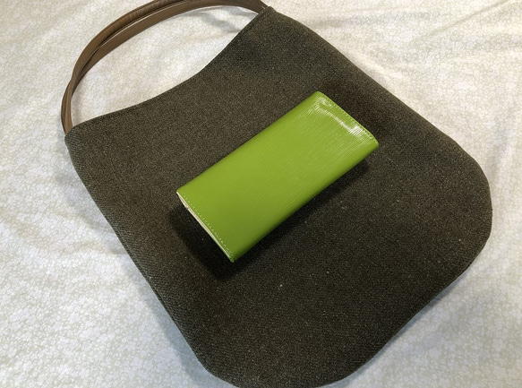 国産ウール・ツイード・くたっとまる bag・カーキグリーン・軽量・くったり・A4 3枚目の画像