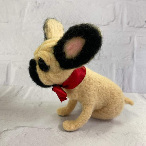 羊毛フェルト★笑顔のフレンチブル★ 受注制作〉フレンチブルドッグ おすわりブルたん（パイド）羊毛