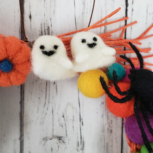送料無料】 羊毛フェルト ハロウィンリース ねこの魔法使い ガーランド