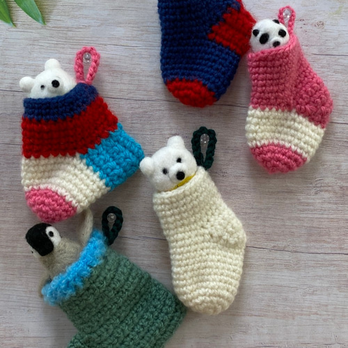 ハンドメイド 手編み靴下と羊毛フェルトマスコット k00714 羊毛