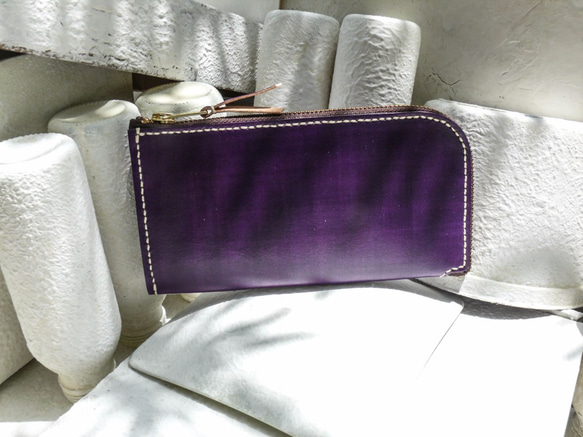 &quot;袋にぶつけないでください&quot;葡萄紫の野菜革の革財布 1枚目の画像