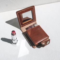 「不撞包」淺咖色植鞣革真皮口紅盒（內含鏡子） 第1張的照片