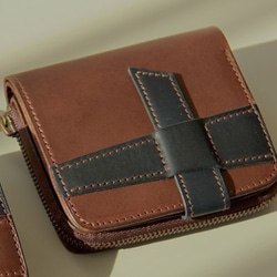 イタリアンレザーの二つ折り財布　焦茶×紺 1枚目の画像