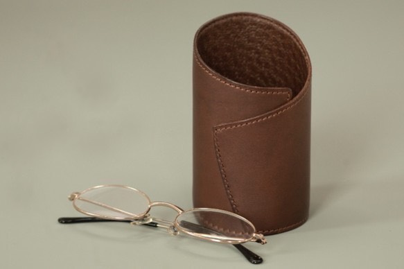 義大利皮革簡單款式眼鏡立架・焦咖啡色 第1張的照片
