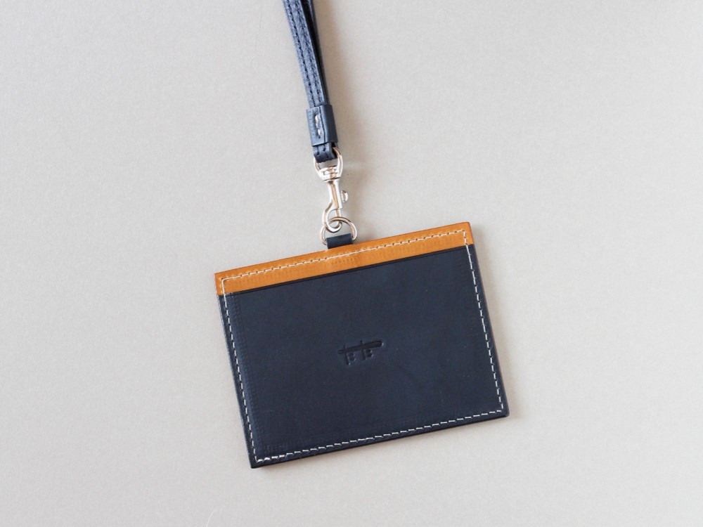 〈受注制作〉IDカードケース　※両面窓枠へ変更可能