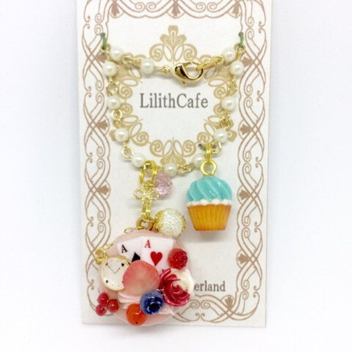 寝そべり白猫といちごマカロンチャーム フェイクスイーツ 猫 いちご