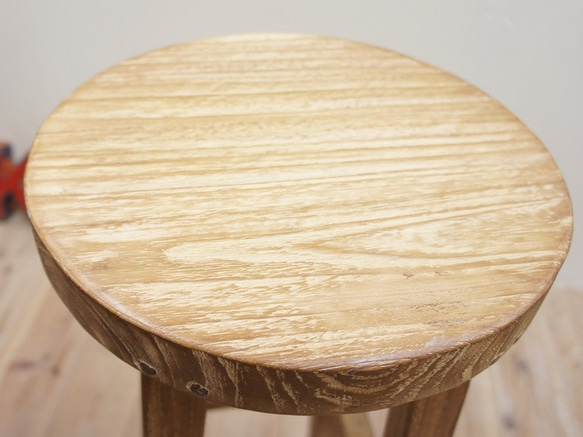 カウンタースツール ハイスツール 古材 オールドチーク材のラウンドスツール 30RH 無垢材の椅子 4枚目の画像