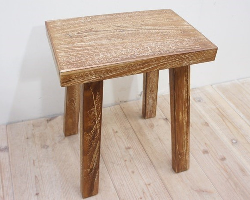 古い装飾のついたスツール 0_42a9c3b93483b466d78b7fb85155