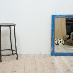 オールドチーク材のミラー 60cm×40cm アンティークブルー 青色 壁掛け鏡 チーク無垢材フレーム  古材フレーム 2枚目の画像