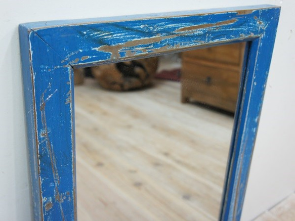 オールドチーク材のミラー 60cm×40cm アンティークブルー 青色 壁掛け鏡 チーク無垢材フレーム  古材フレーム 3枚目の画像